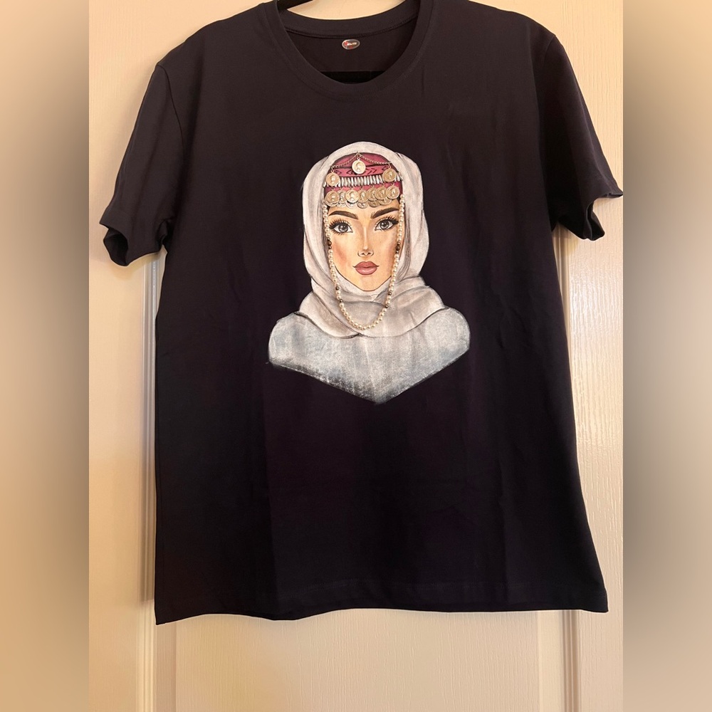 Armenian girl print T-shirt M